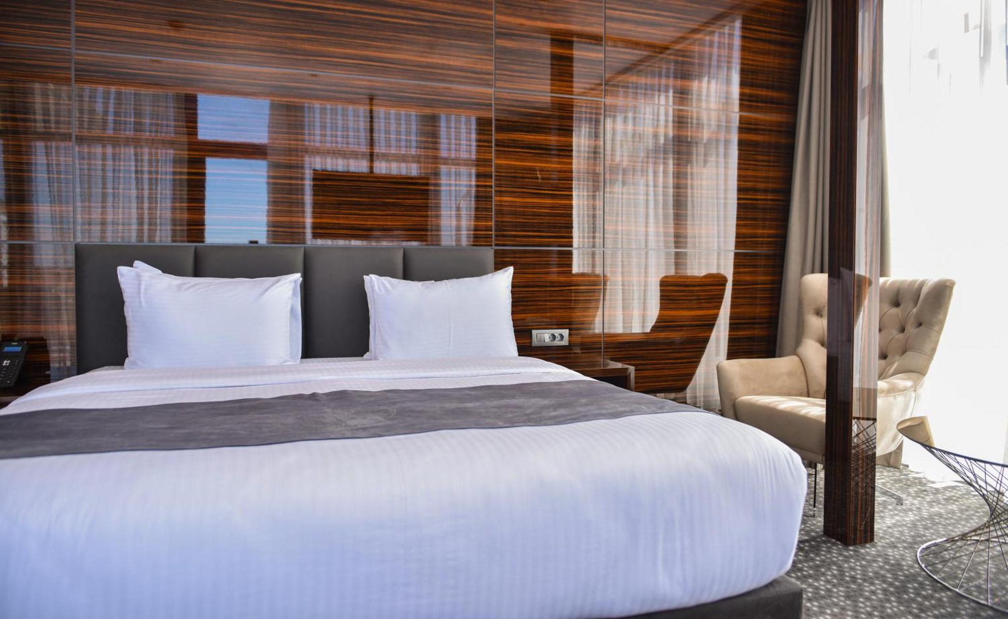 Hotel Monarch Batumi Exterior foto